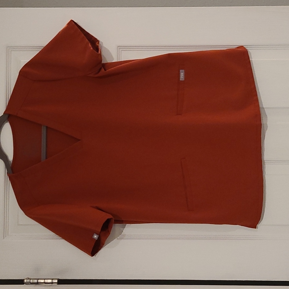 Figs Auburn Medium Casma Top